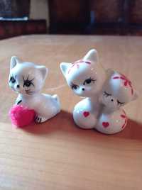 Porcelanowe figurki kotów