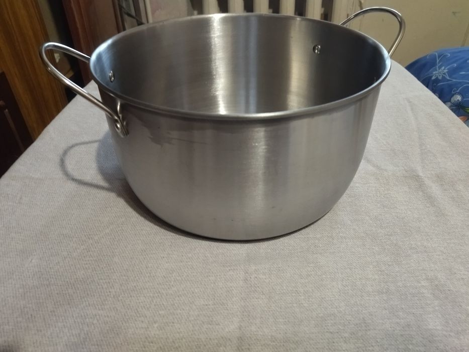 Вашої уваги посуд з нержавіючої сталі