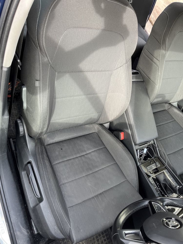 Салон Skoda Superb 3 сидіння, сидения. Подлокотник, карты, ручка. Руль