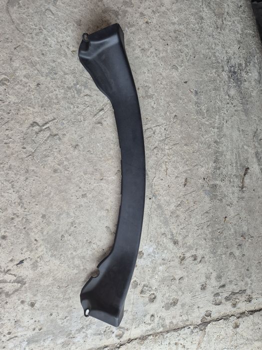 Накладка проєму багажника верхня Tesla Model 3 1132812-00-A