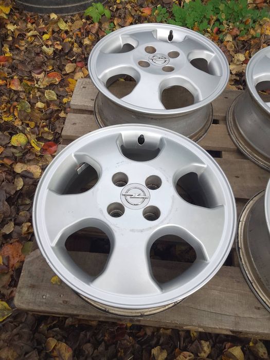 Диски Опель 4*100/R15/6J/ET-49/ЦО 56.6, з Німеччини, в гарному стані.