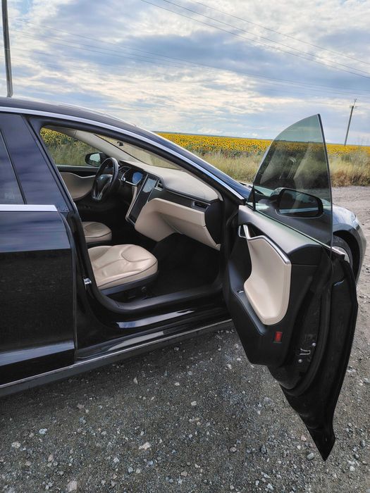 Tesla Model S 2014
