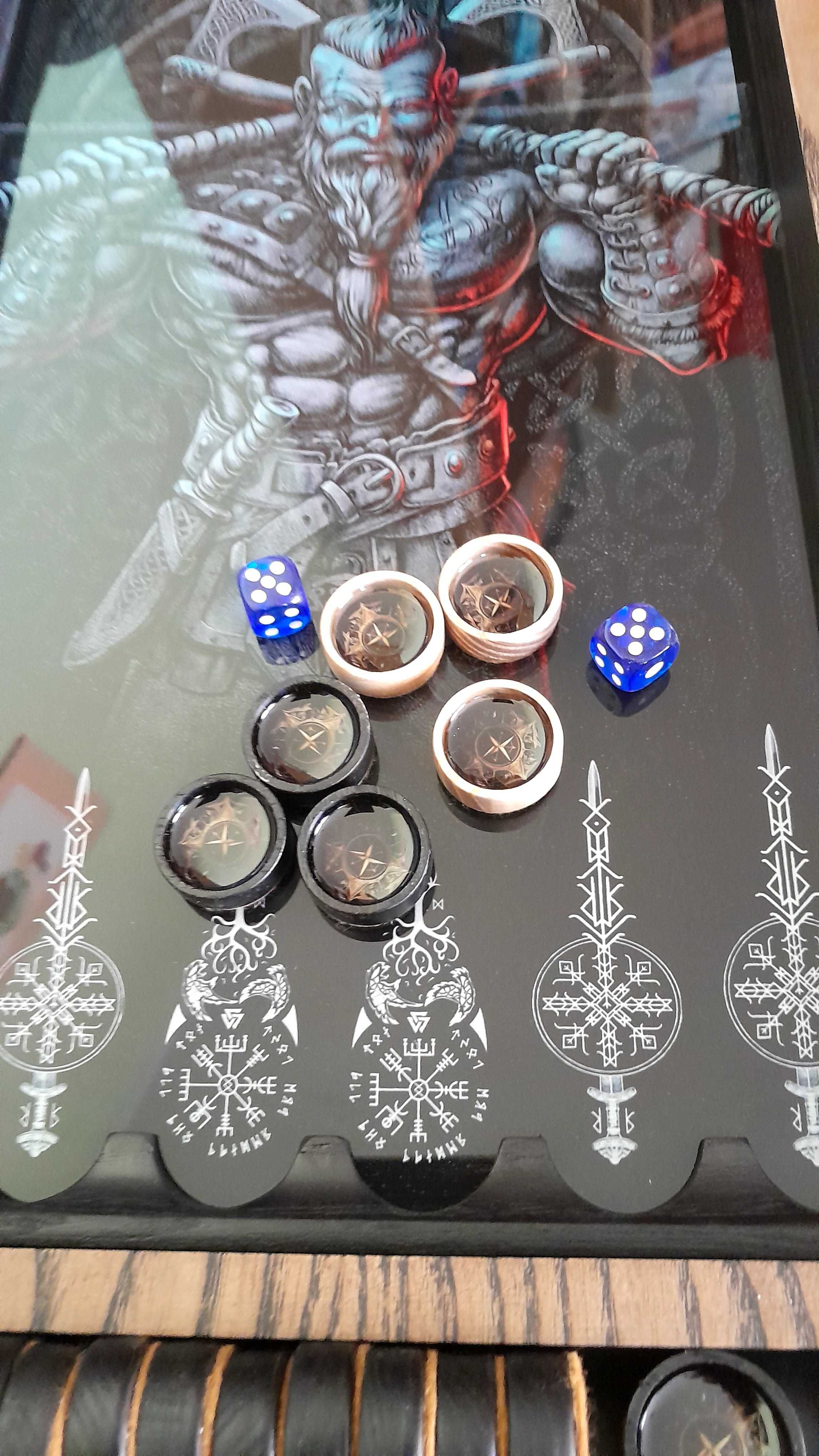 drewniany backgammon ze szkłem hartowanym