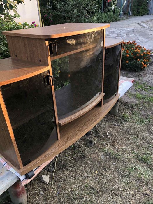 Продам тумбу под телевизор