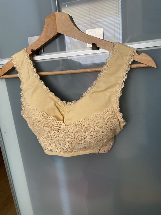 Biustonosz z poduszkami bez zapięcia z tylu rozmiar  85B/L