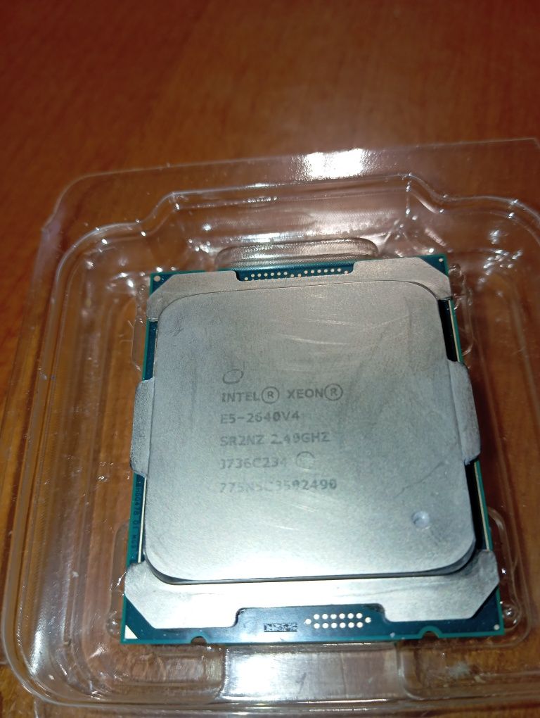 Intel Xeon E5 2640 V4, E5 2650 V4, E5 2630 V4