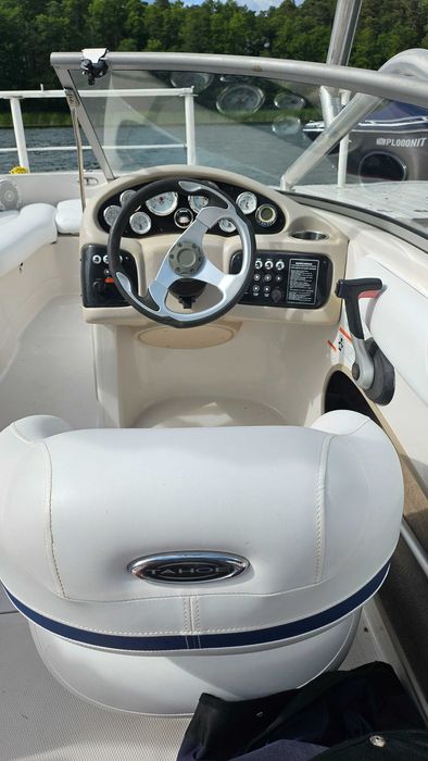 Motorówka Tahoe Q8 do sportów wodnych