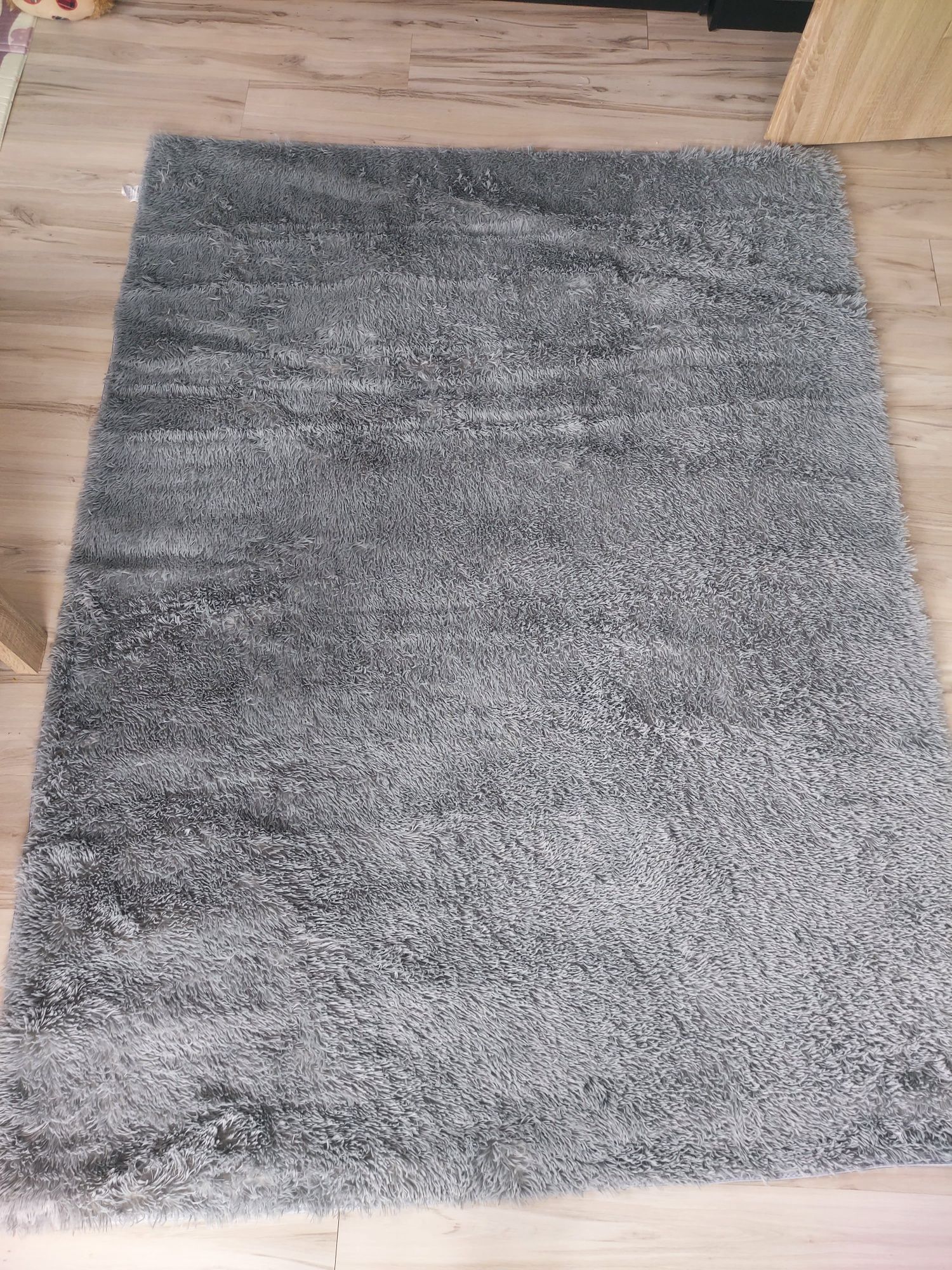 Nowy nieużywany dywan pod stolik 160x200 cm z delikatnym włosiem-do ne