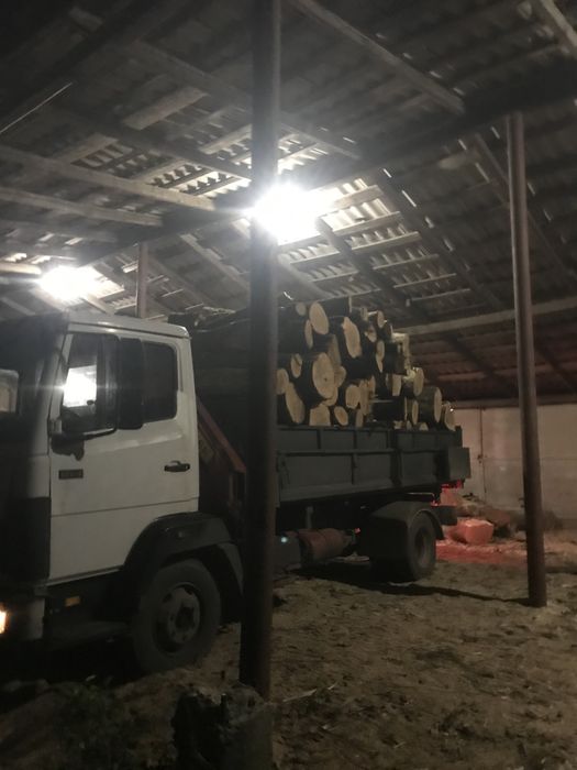 Мерседес самосвал маніпулятор доставки дрова