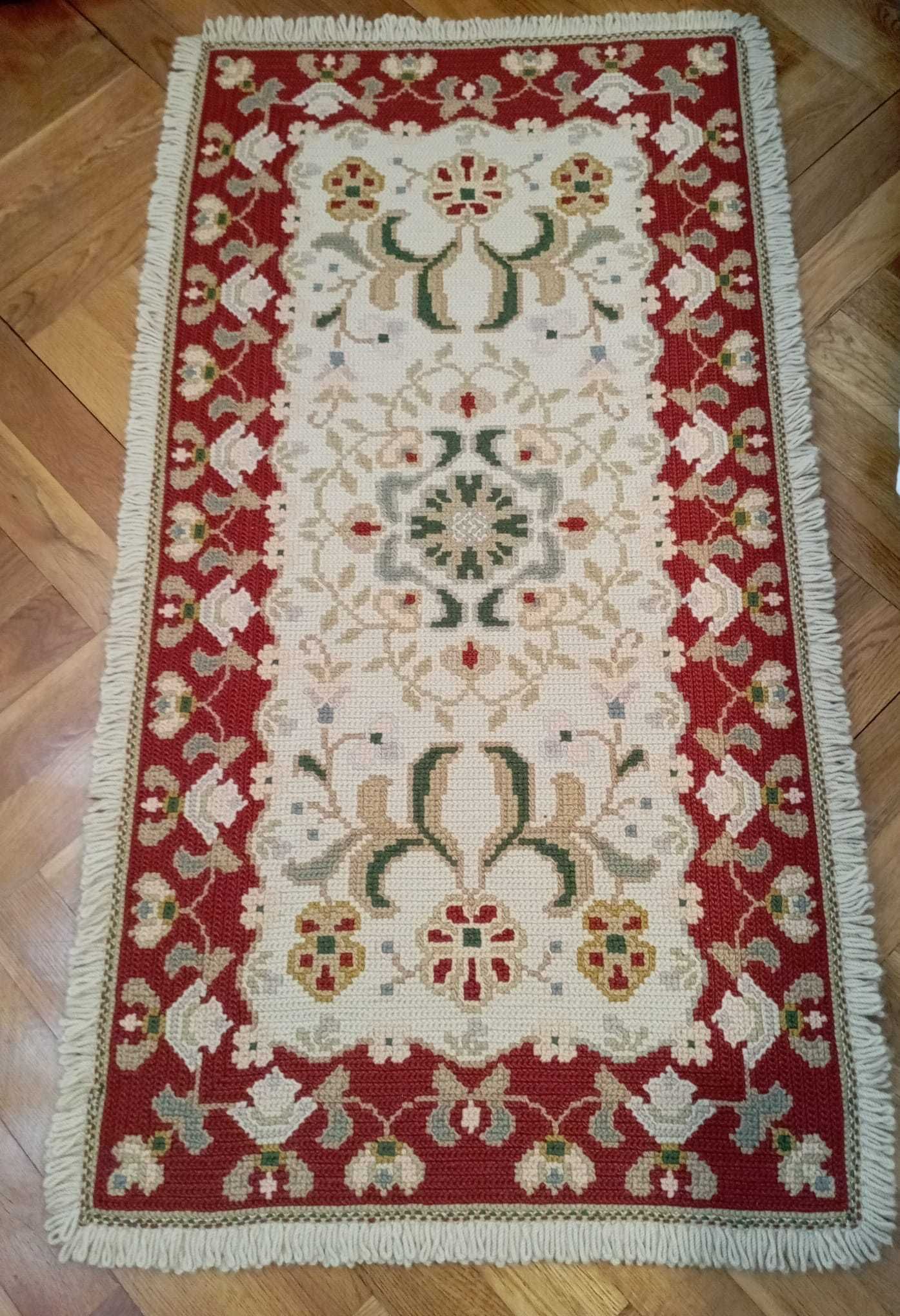 Conjunto 2 tapetes de arraiolos
