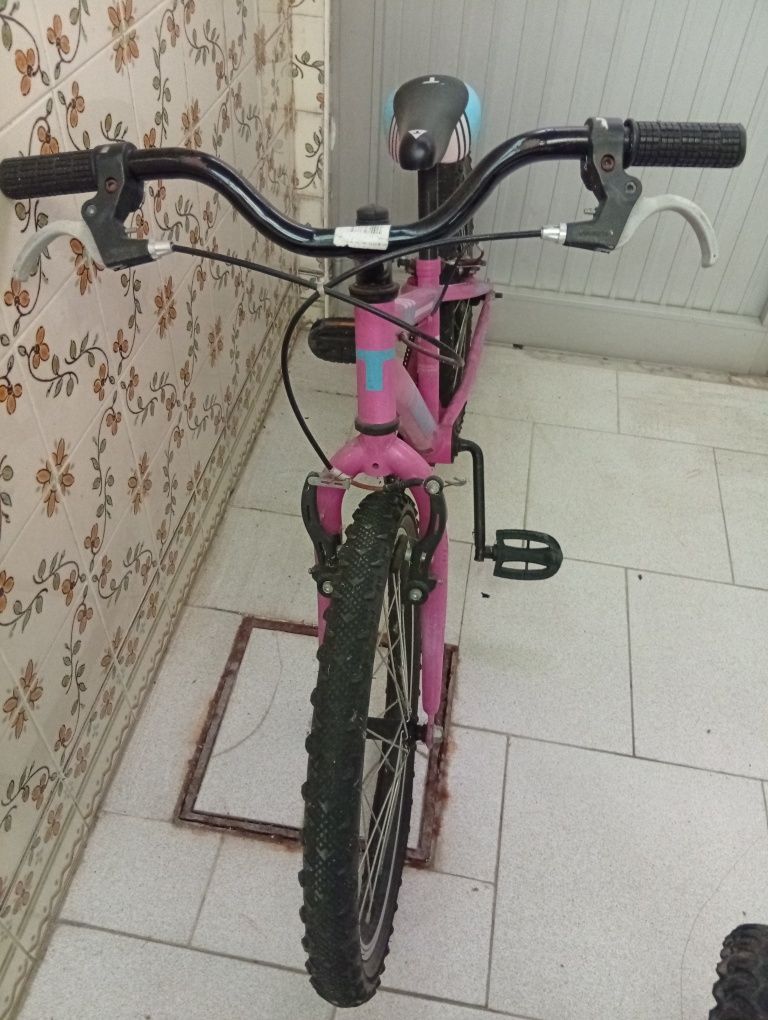 Bicicleta de menina em estado razoável para venda