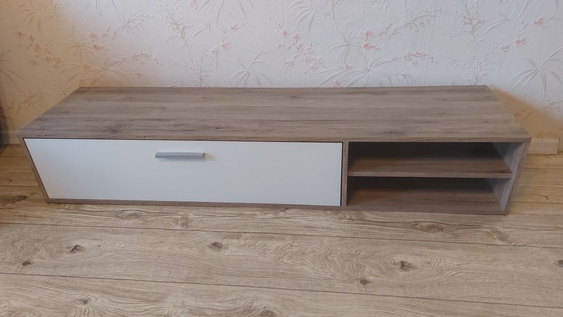 Szafka pod tv + jedna szafka stojąca.
