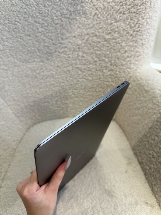 Used MacBook Air 13 M1 8/256 gb Space