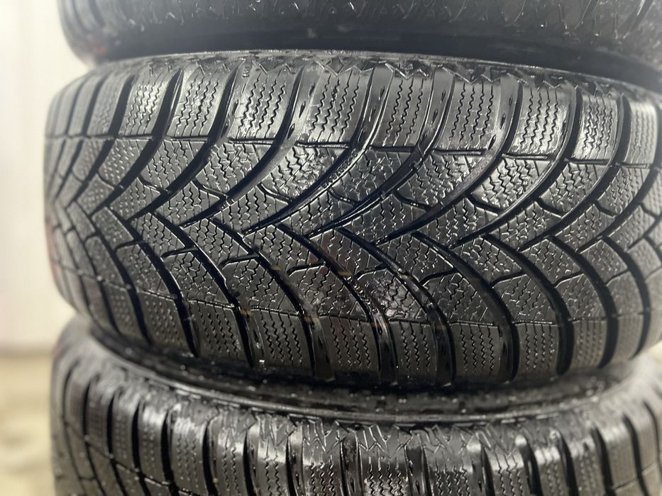 Продам Гуму 195/65R15 Зима SEMPERIT