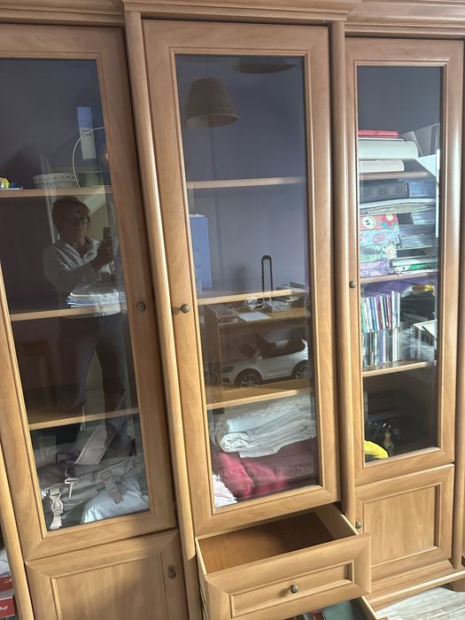 Witryna trzydrzwiowa plus regał