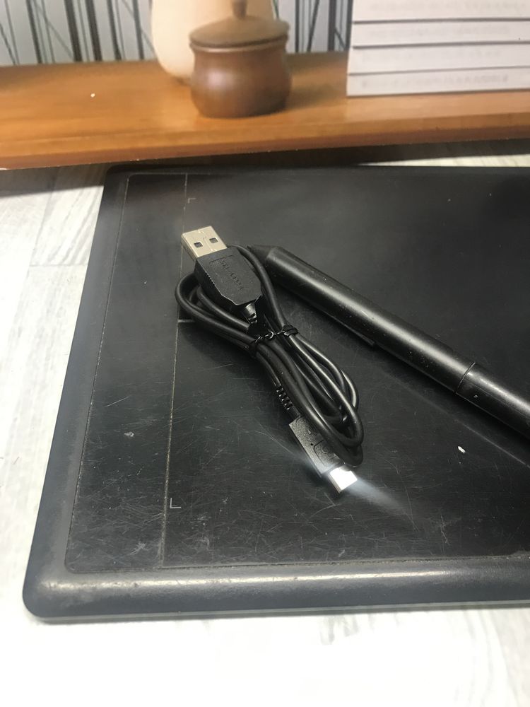 Tablet graficzny One by Wacom M
