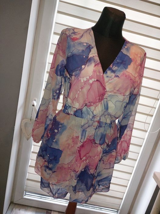 Nowy kombinezon damski kopertowy marmurkowy
Rozmiar S M