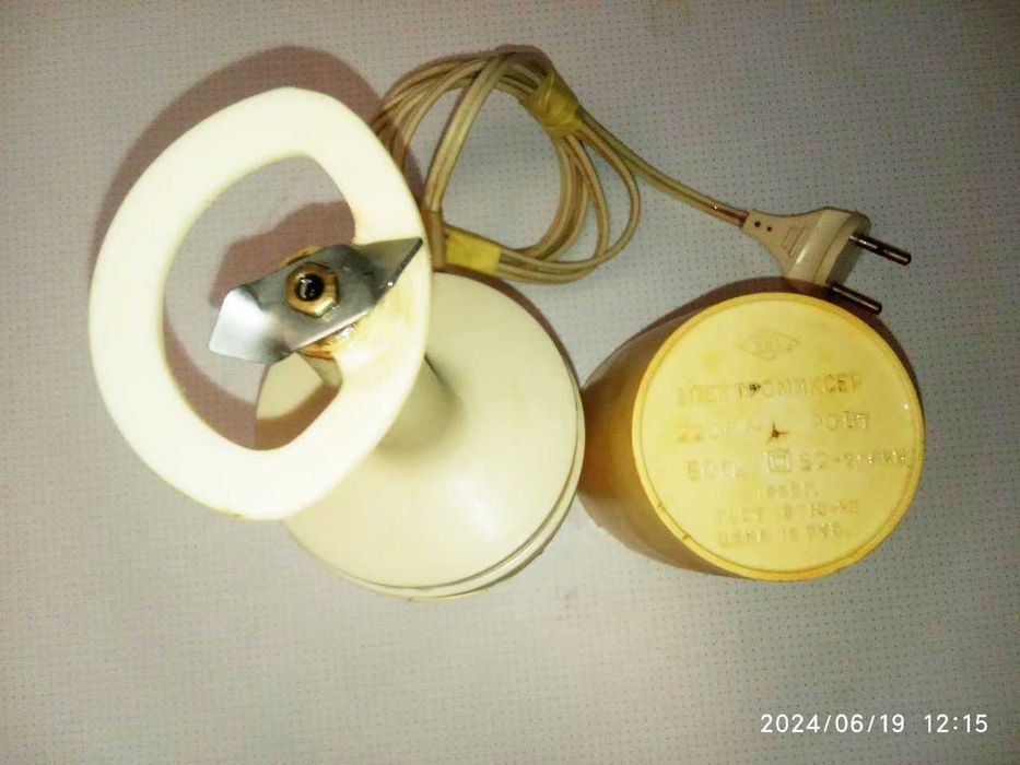 Блендер. Электромиксер "Элита " 90 вт  производство СССР . Миксер.