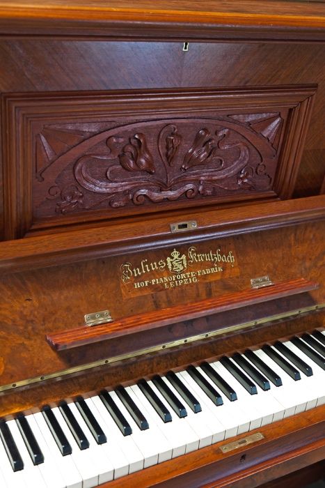 Pianino Julius Kreutzbach z XIX w.