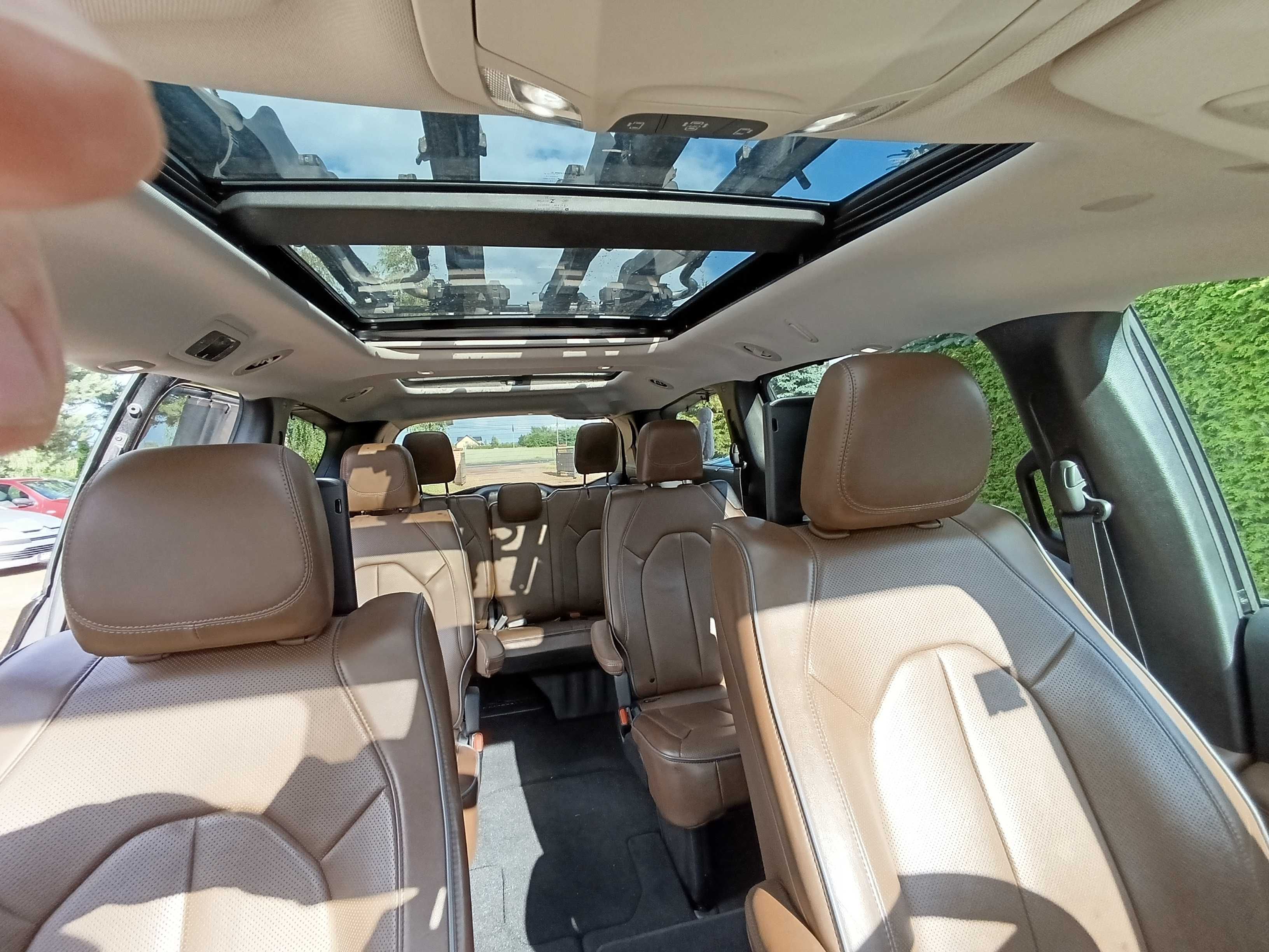 Wynajem samochodu Chrysler Pacifica Limited