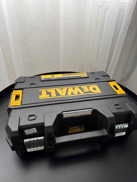 Дриль-шурупокрут DeWALT DCD796NT в гарному стані з кейсом