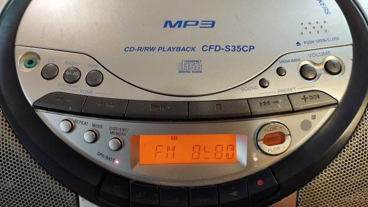 Radiomagnetofon CD-MP3 SONY CFD-S35CP uszkodzony wzmacniacz
