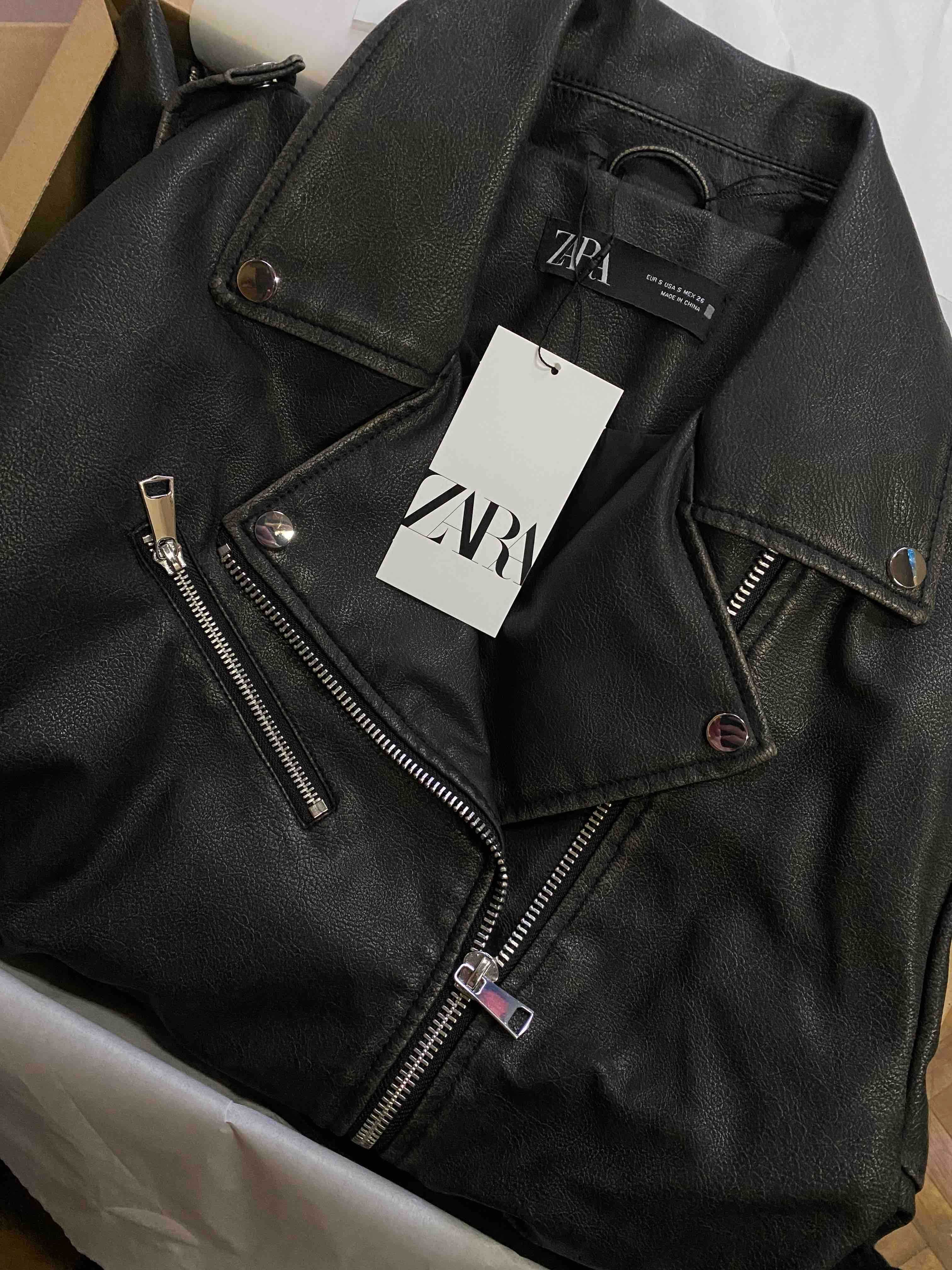 Женская короткая куртка косуха в байкерском стиле zara