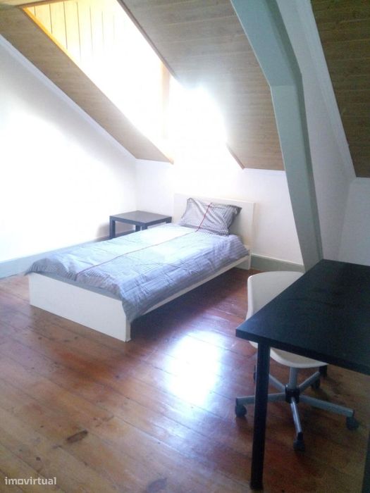 727210 - Quarto com cama de solteiro em casa...