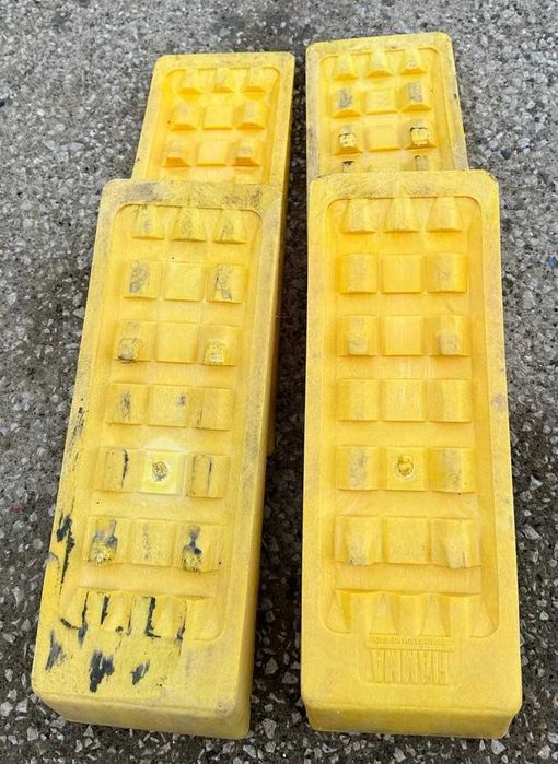 Dois pares de niveladores da Flama vendo em separado cada par 20 euros
