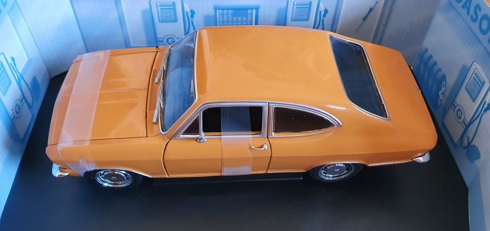 1:18 Revell Opel Kadett SL Coupe nowy