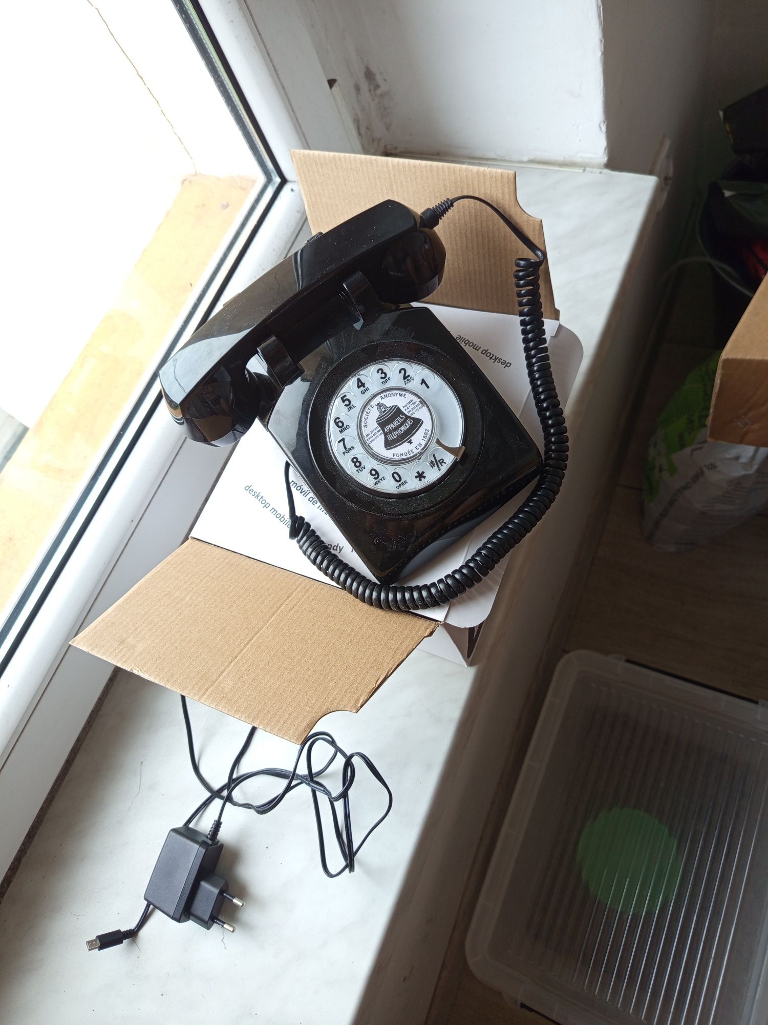 Opis 60s mobile - telefon stacjonarny retro SIM