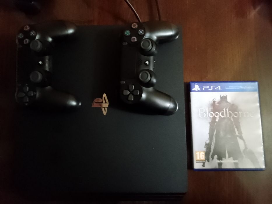 PS4 PRO в отличном состоянии