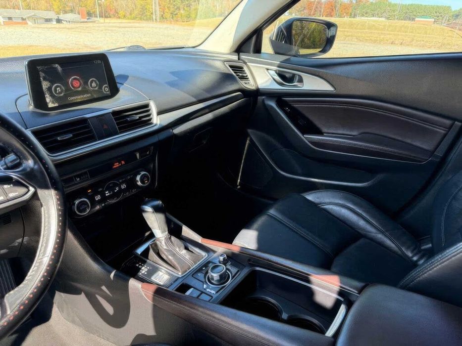 Mazda 3 Touring      2018