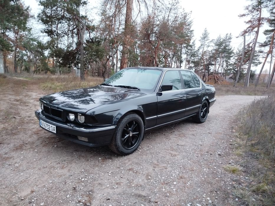 БМВ е32 735i в хорошем состоянии