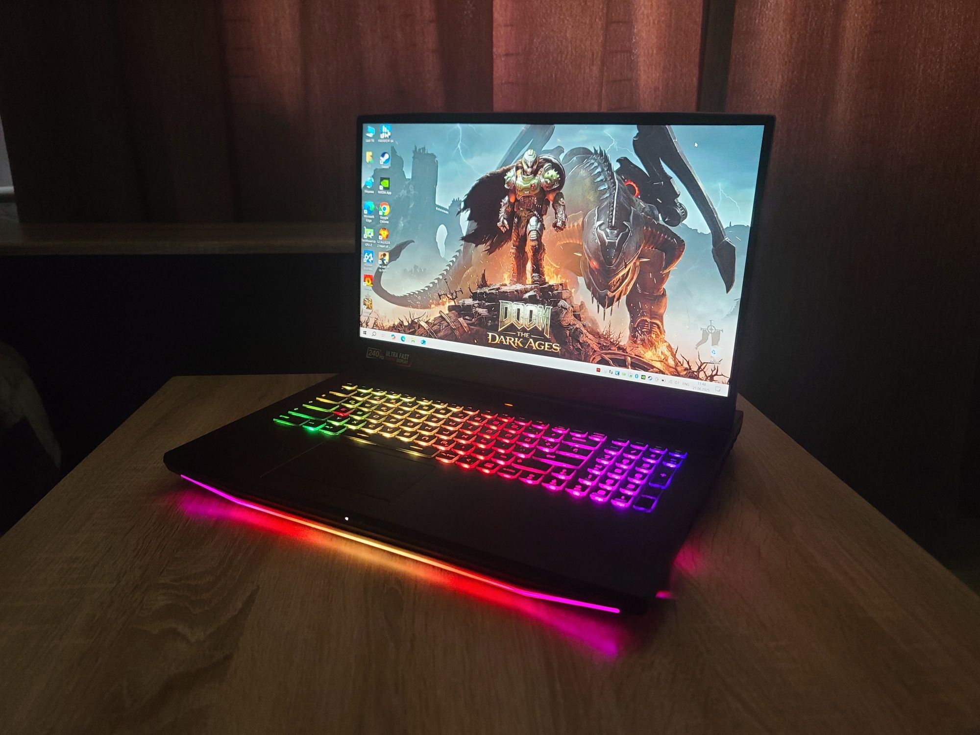 MSI GT76 TITAN 17" FHD 240hz I7-9750h/RTX 2080/Ddr4 32gb/Ssd 512gb