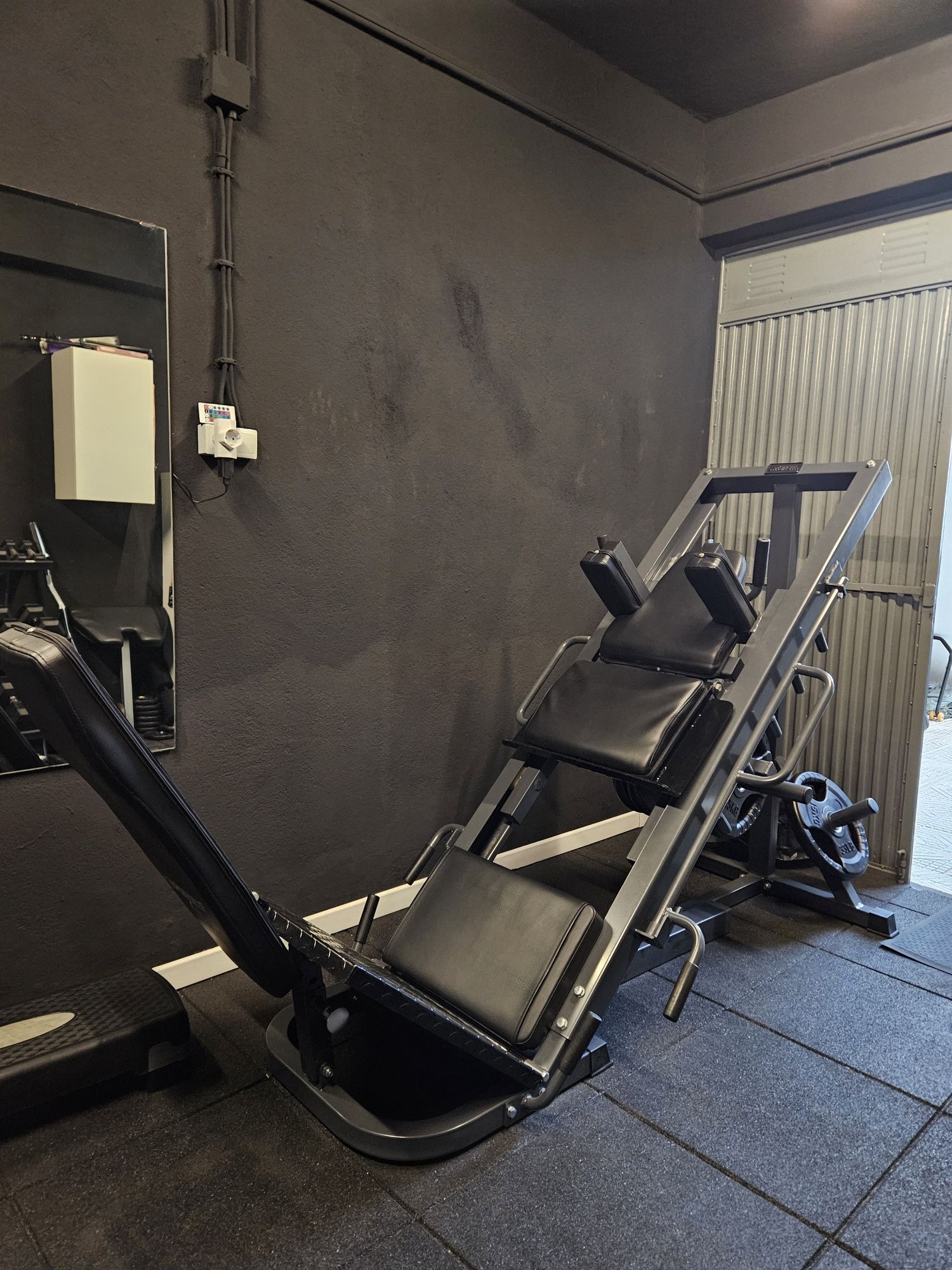 Leg Press / Hack Squat - NOVA - TITANIUM STRENGHT