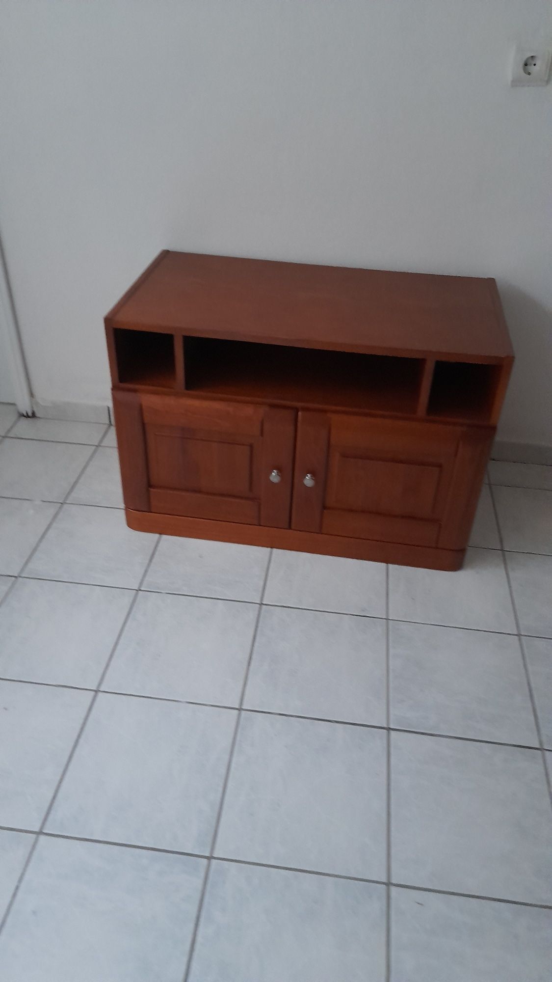 Movel de t.v usado