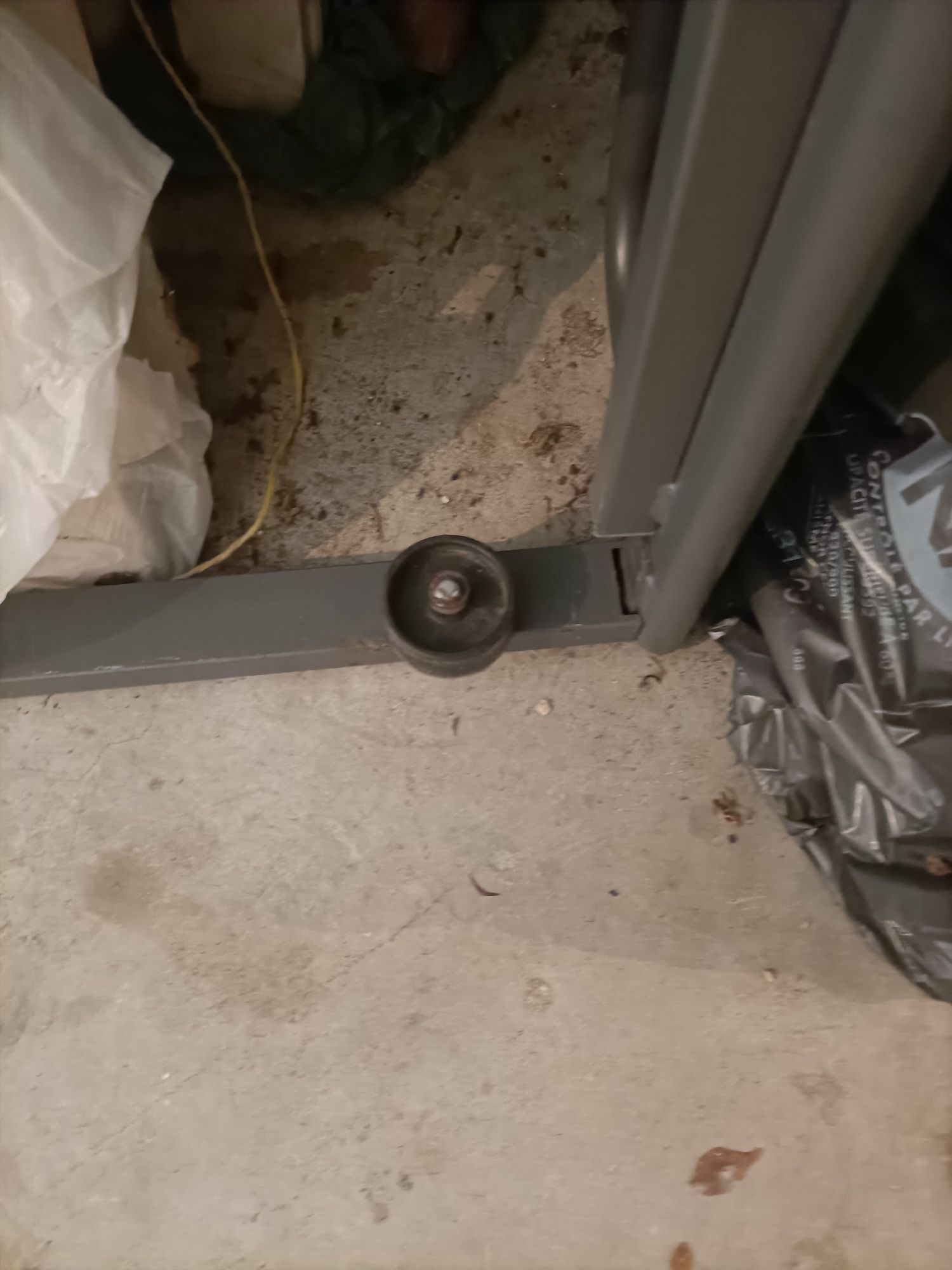 Estrado de cama com rodas