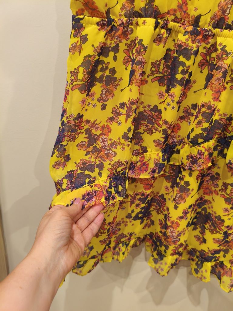 Żółta sukienka na ramiączkach z falbanką roz. L-XL