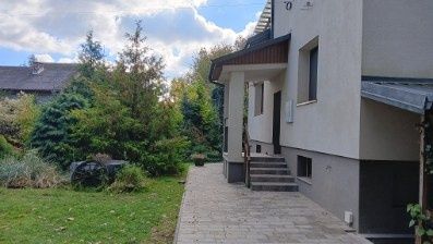 Sprzedam dom w malowniczej okolicy.