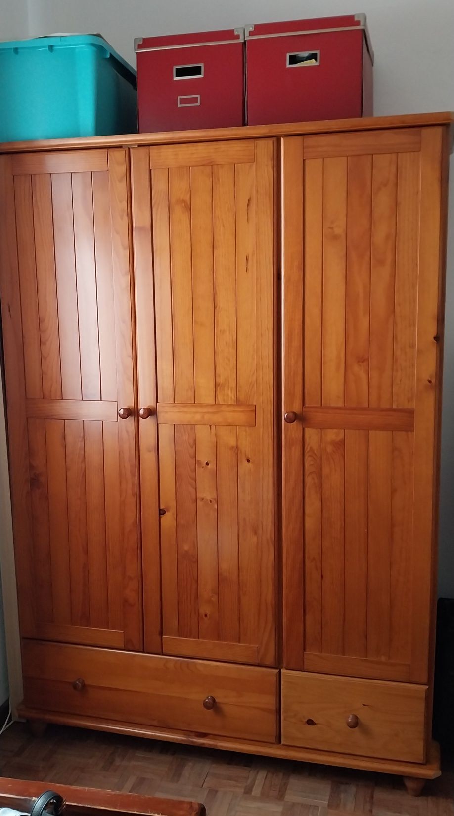 Mobília de Quarto completa em Pinho Mel