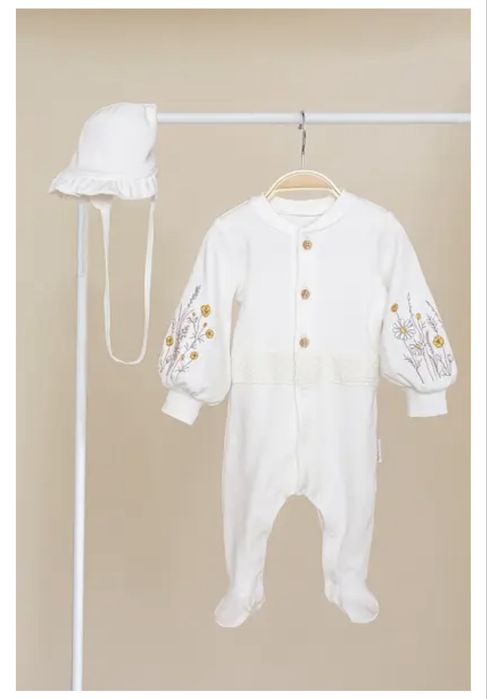 Чоловічок з вишивкою і шапочкою MagBaby