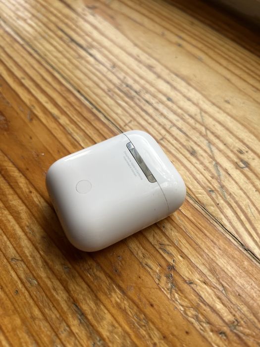 Зарядный кейс для наушников airpods 2 (оригинал)