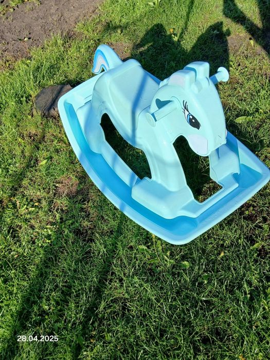 Konik bujany hustawka zabawka ogrodowa