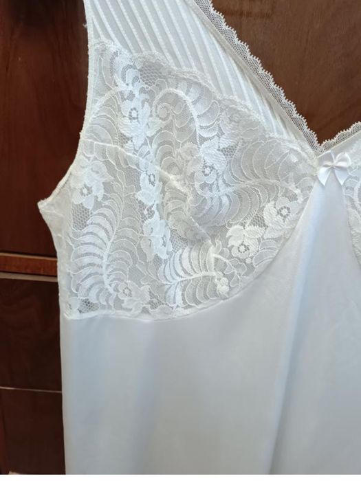 Жіноча нічна сорочка-комбінація