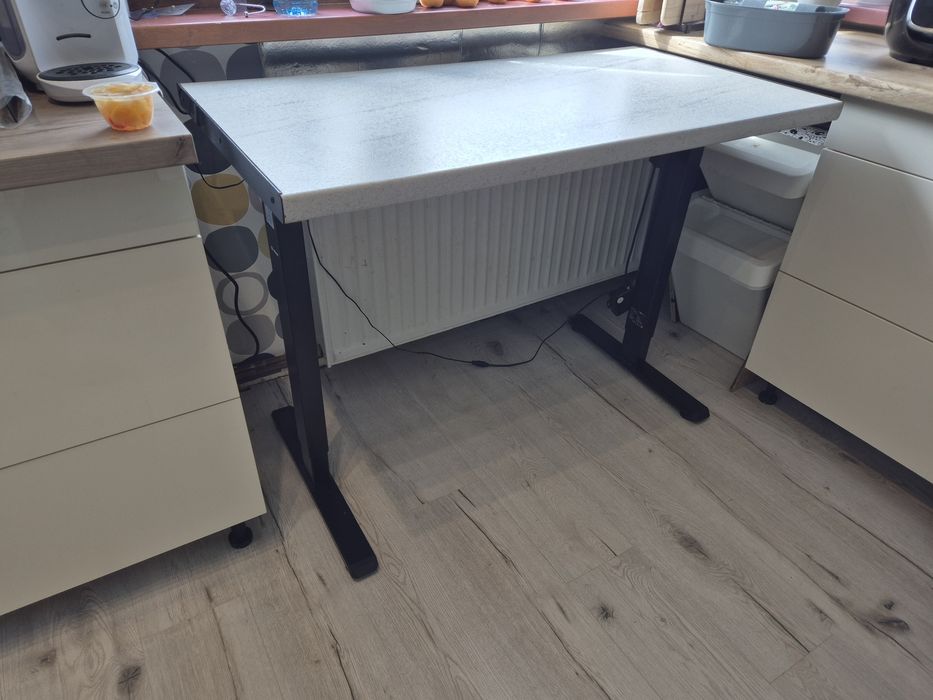 stelaż do biurka czarny z elektryczną regulacją wysokości