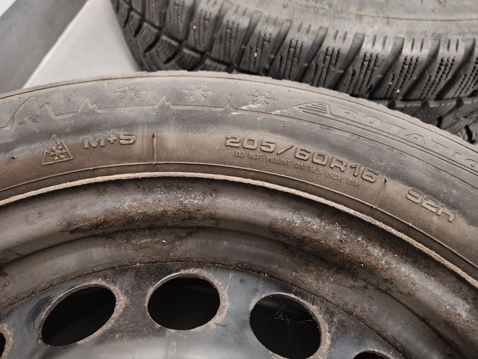 Felgi stalowe Opel Astra K 5x105, 56,6 + Opony zimowe 205/60R16(46/19)