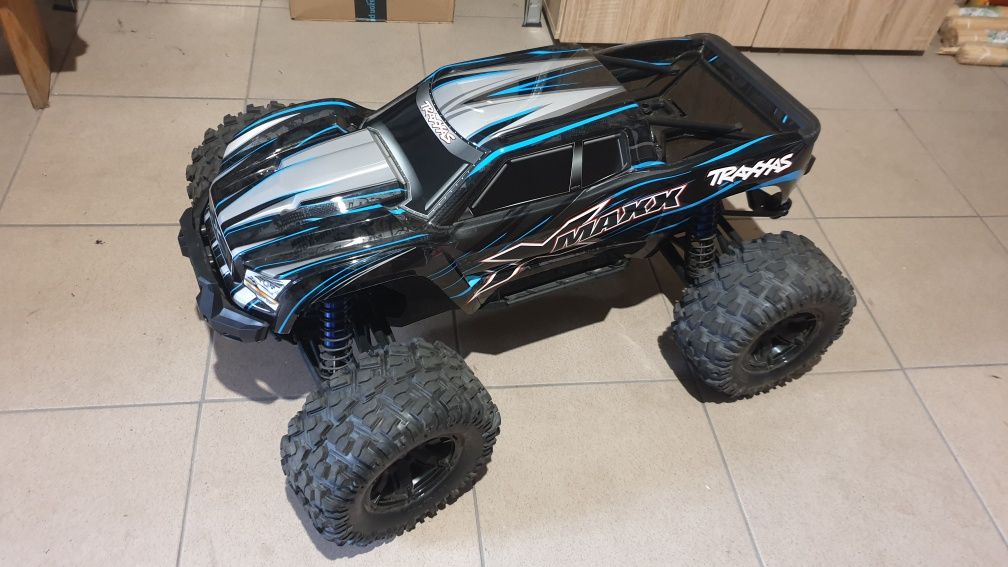 Traxxas x-maxx x maxx 8s +dodatki, ładowarka, baterie, xmaxx arrma