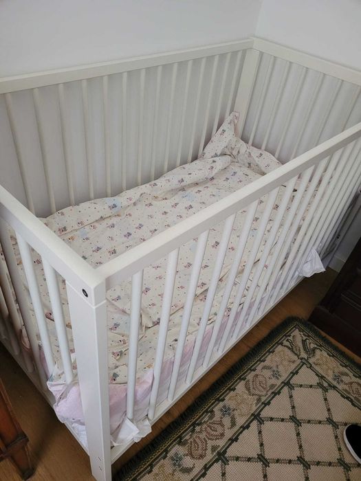 Berço em Madeira Branco com Colchão