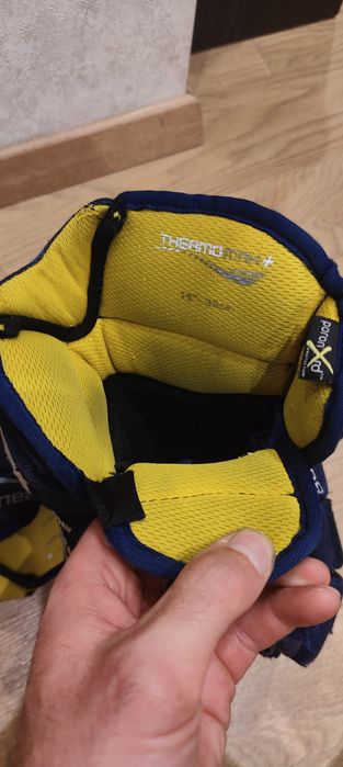 Продам хоккейные перчатки краги BAUER 15размер